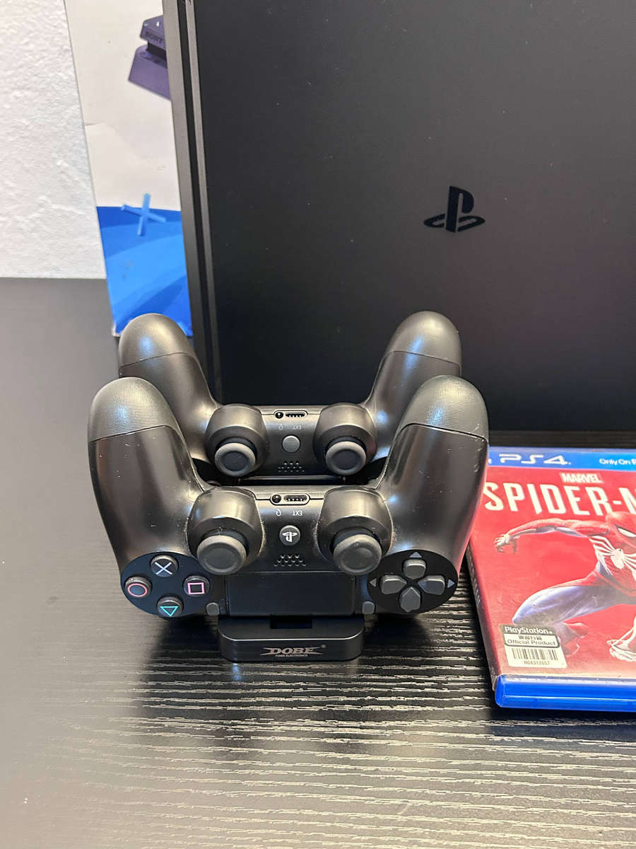 Sony PlayStation 4 Slim 500GB Jet Black Bundle + 2 Controller's + Charging Dock + Disk Game (Boxed)