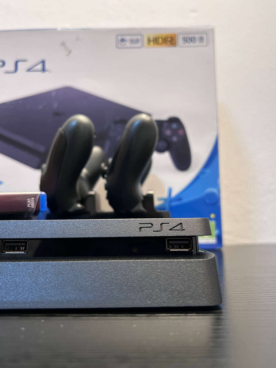 Sony PlayStation 4 Slim 500GB Jet Black Bundle + 2 Controller's + Charging Dock + Disk Game (Boxed)