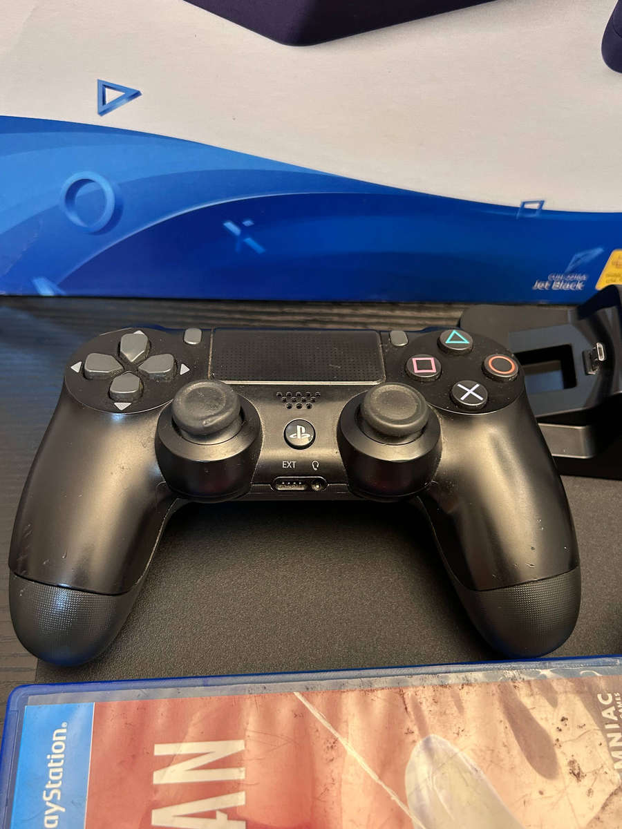 Sony PlayStation 4 Slim 500GB Jet Black Bundle + 2 Controller's + Charging Dock + Disk Game (Boxed)