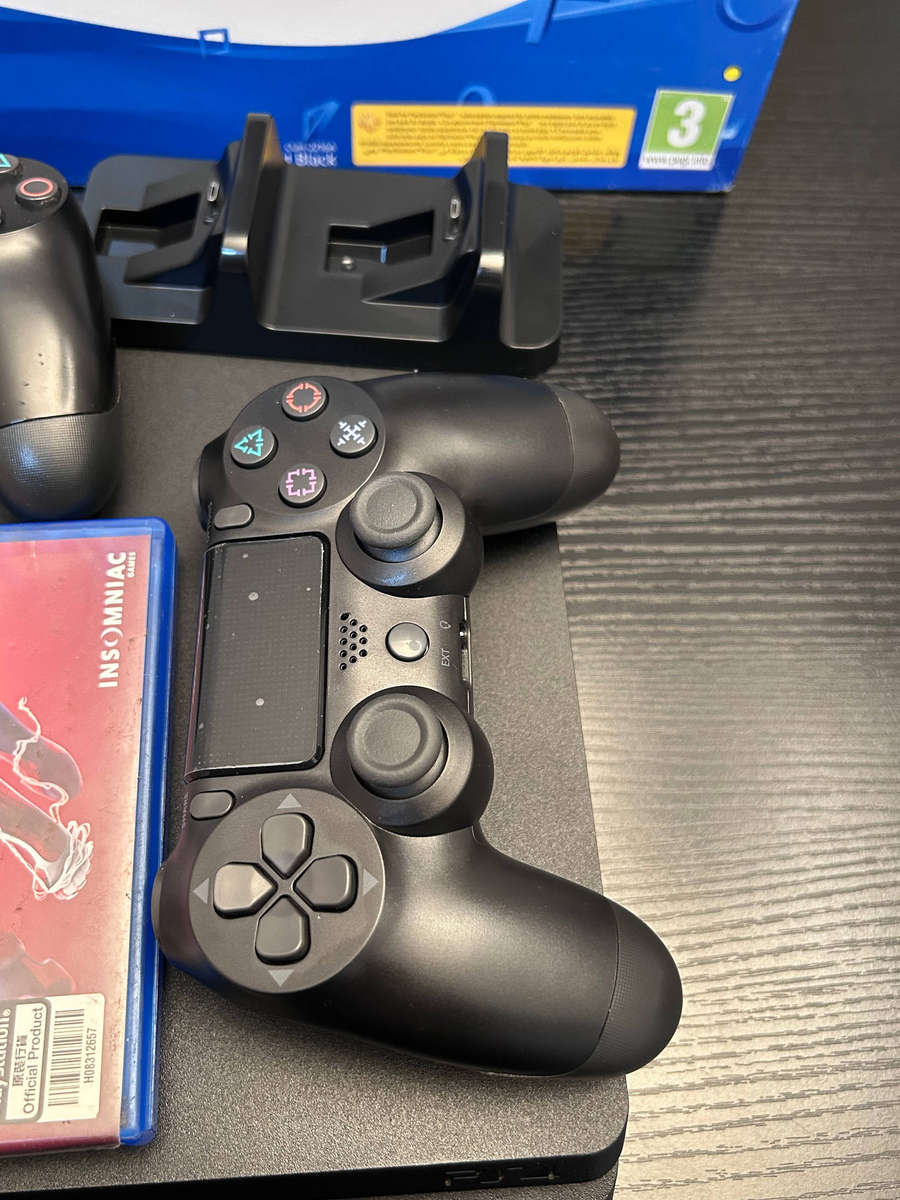 Sony PlayStation 4 Slim 500GB Jet Black Bundle + 2 Controller's + Charging Dock + Disk Game (Boxed)