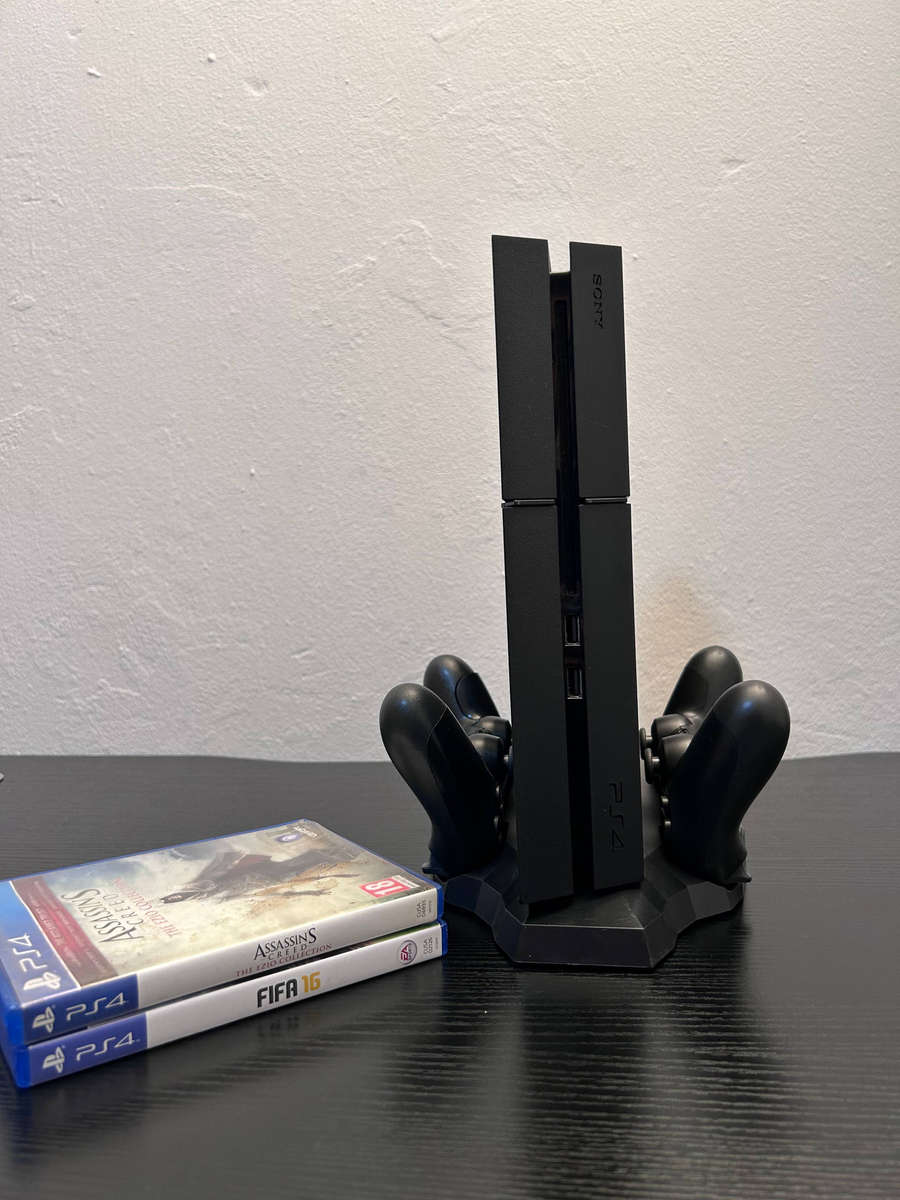 PlayStation 4 (PS4) 1TB Jet Black Console Bundle | 2x Controllers + Charging Dock + 2 Games