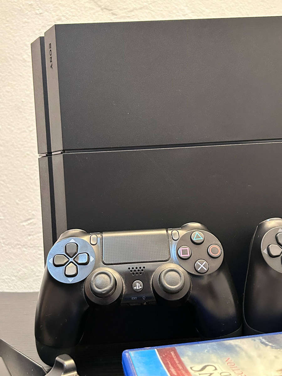PlayStation 4 (PS4) 1TB Jet Black Console Bundle | 2x Controllers + Charging Dock + 2 Games