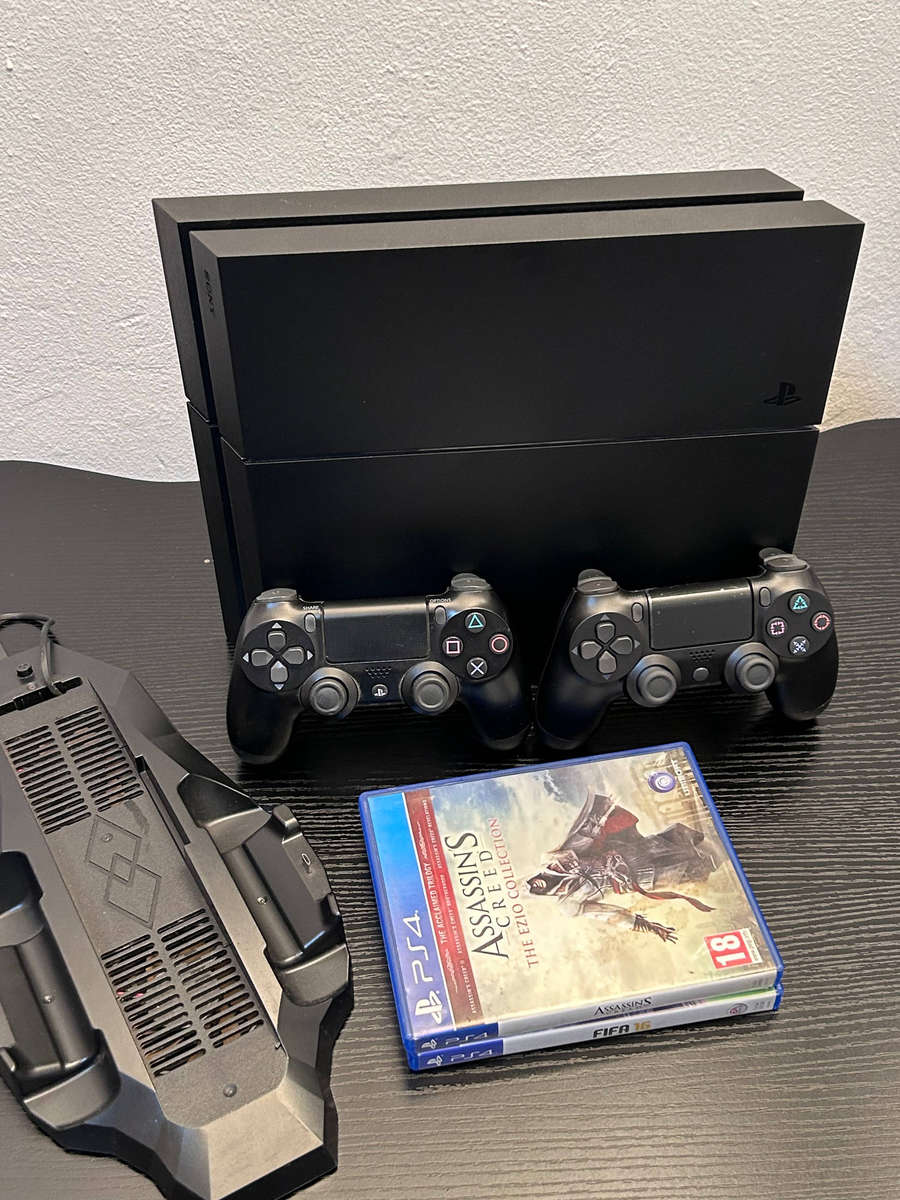 PlayStation 4 (PS4) 1TB Jet Black Console Bundle | 2x Controllers + Charging Dock + 2 Games