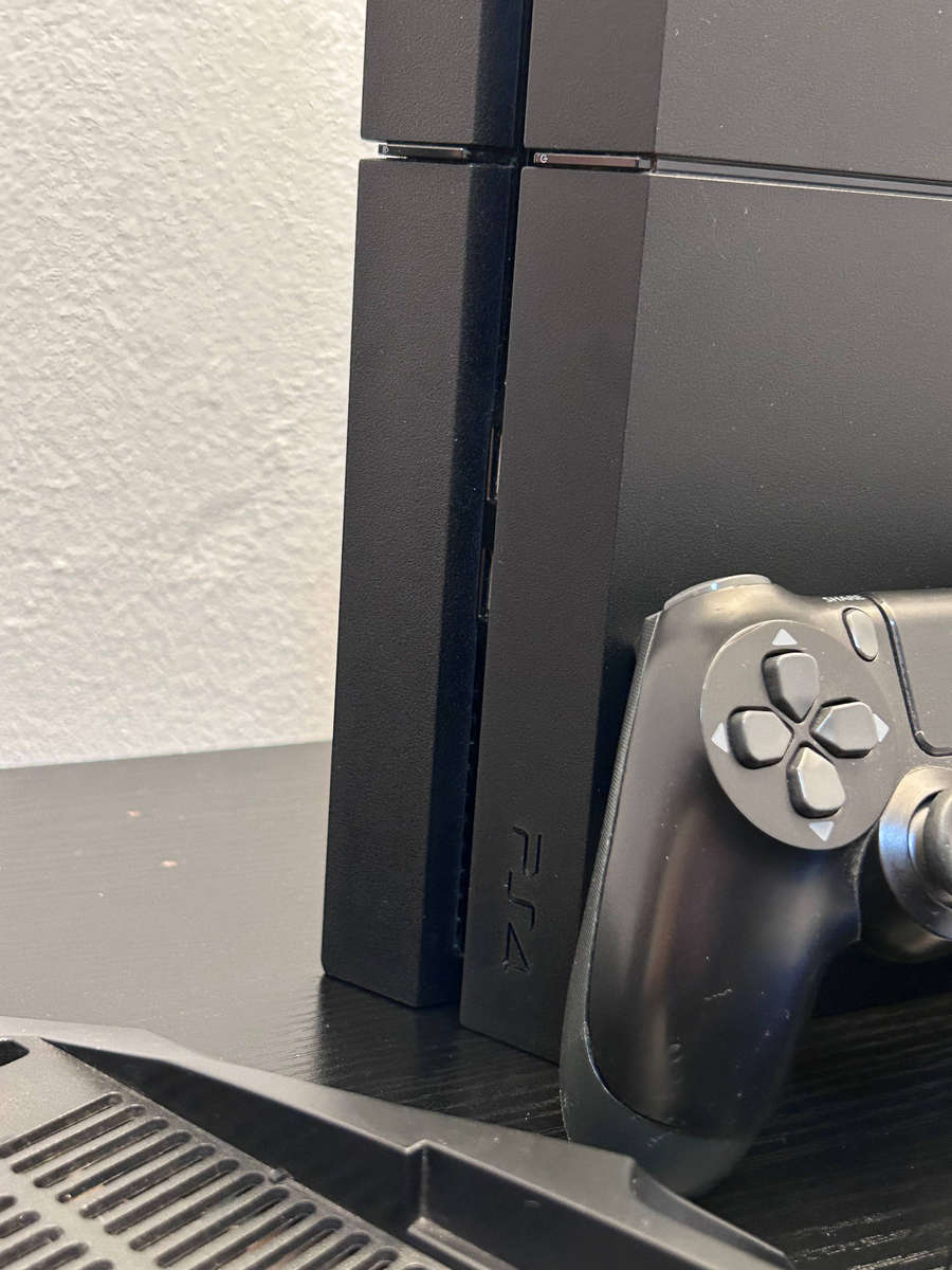 PlayStation 4 (PS4) 1TB Jet Black Console Bundle | 2x Controllers + Charging Dock + 2 Games