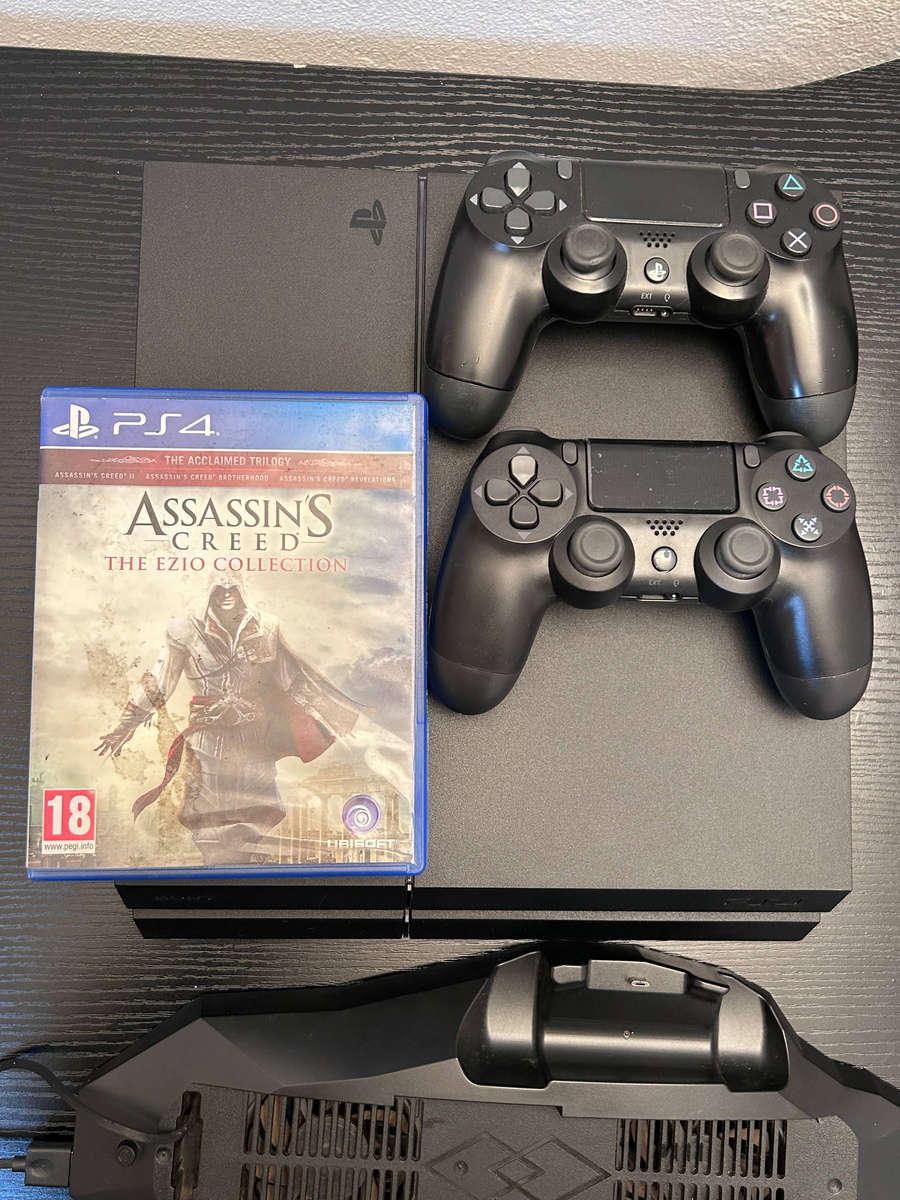 PlayStation 4 (PS4) 1TB Jet Black Console Bundle | 2x Controllers + Charging Dock + 2 Games