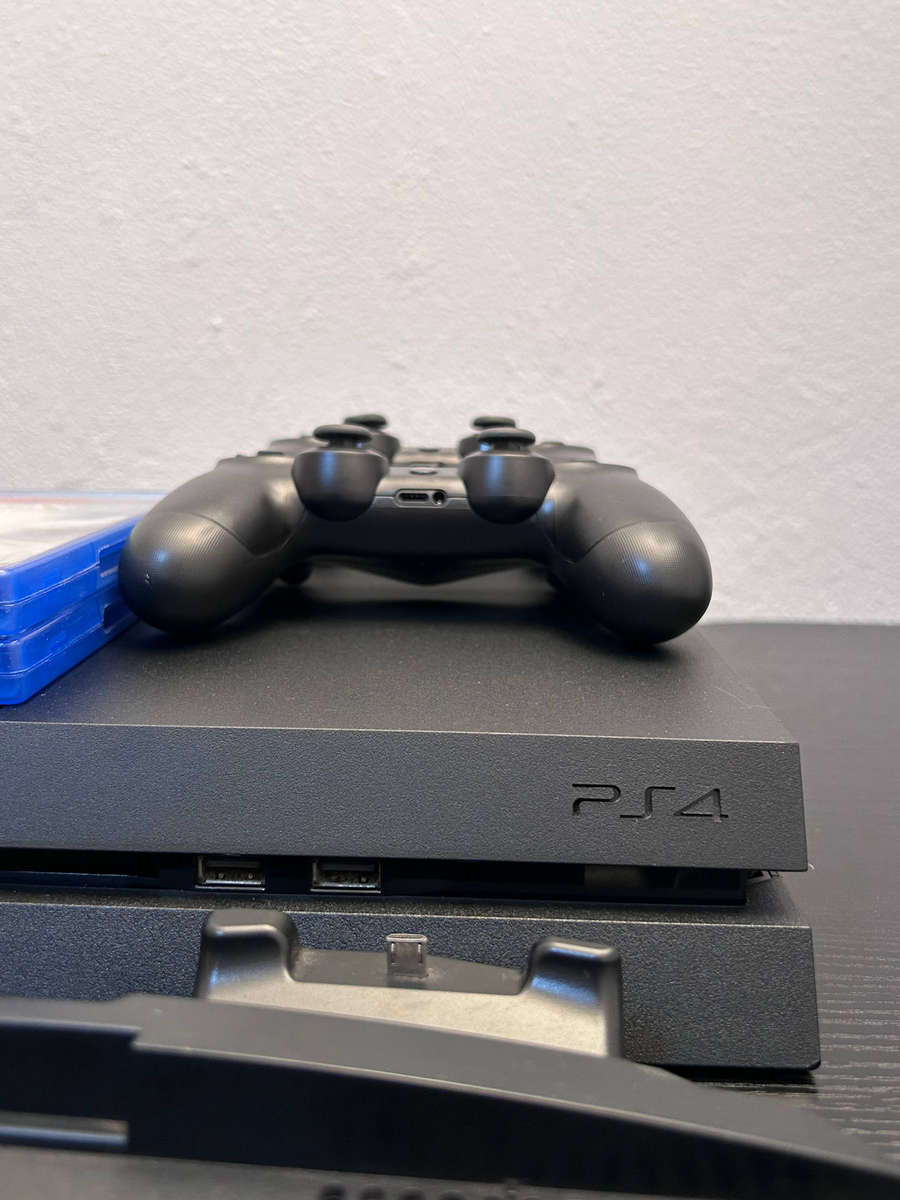PlayStation 4 (PS4) 1TB Jet Black Console Bundle | 2x Controllers + Charging Dock + 2 Games