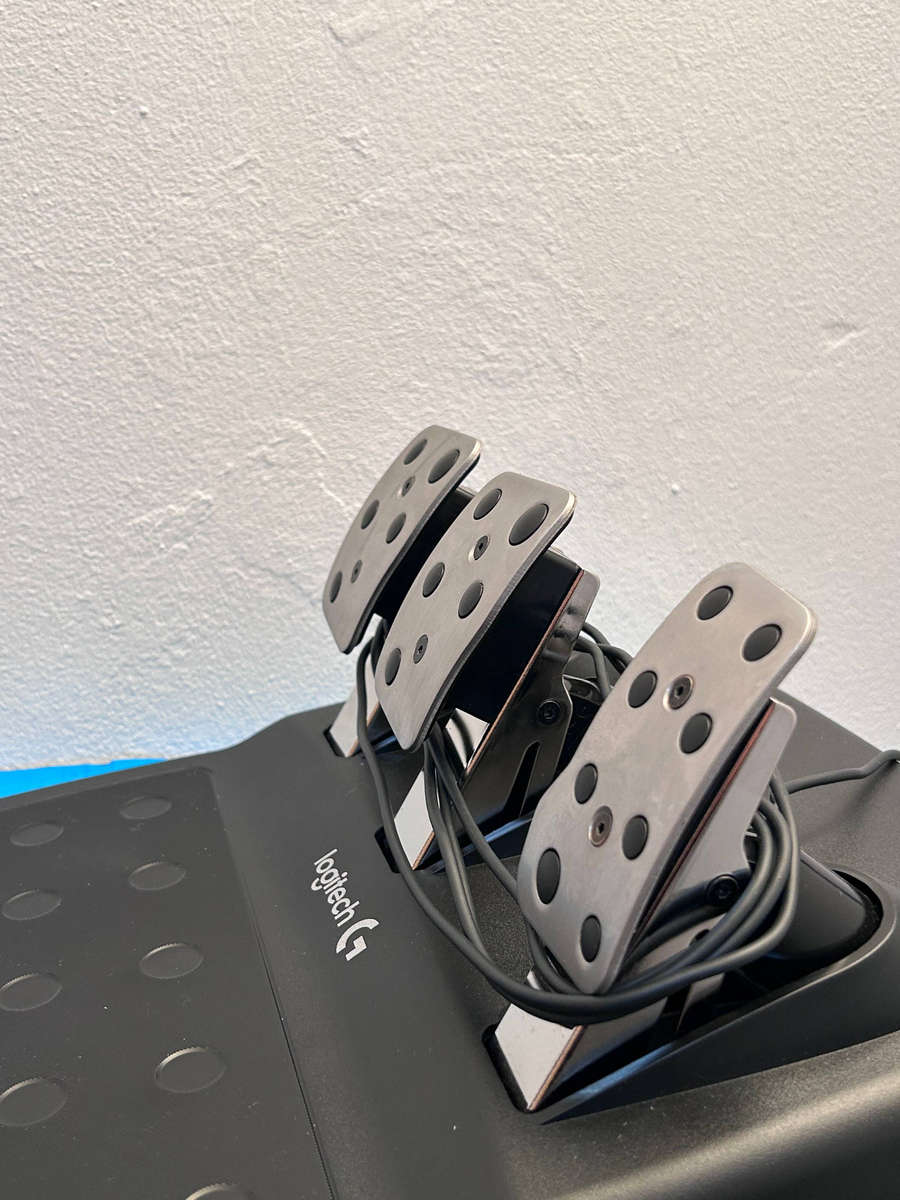 Logitech G29 Driving Force Racing Wheel and Pedals Set+ Original Box