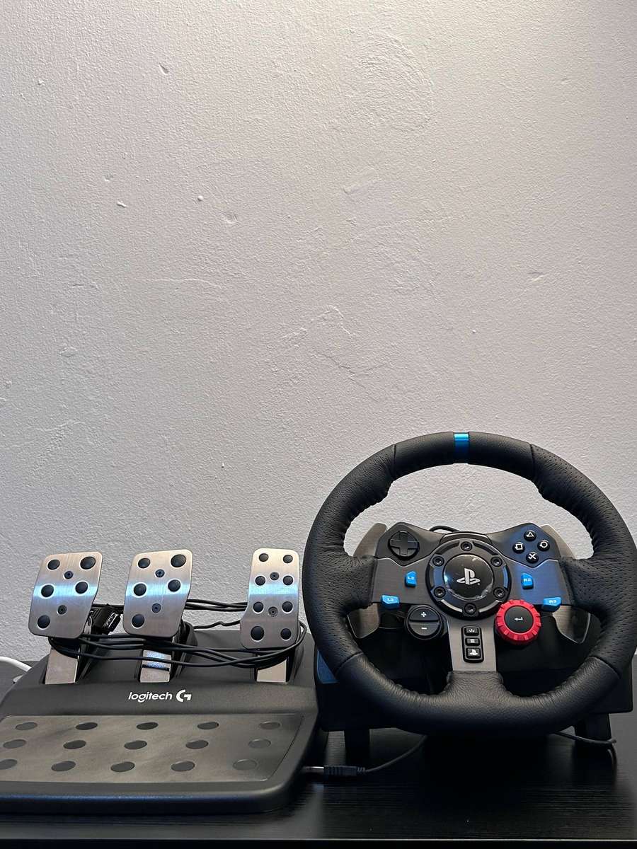 Logitech G29 Driving Force Sim Racing Wheel & Pedals Set (PS5 / PS4 / PS3 / PC)