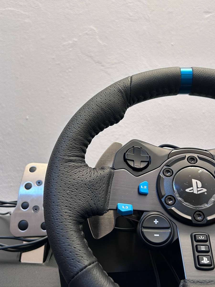 Logitech G29 Driving Force Sim Racing Wheel & Pedals Set (PS5 / PS4 / PS3 / PC)