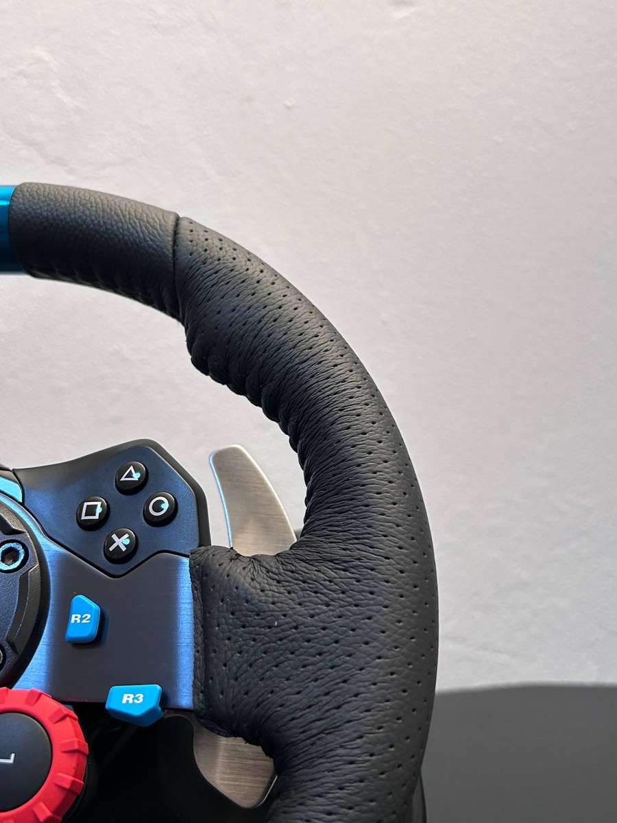 Logitech G29 Driving Force Sim Racing Wheel & Pedals Set (PS5 / PS4 / PS3 / PC)
