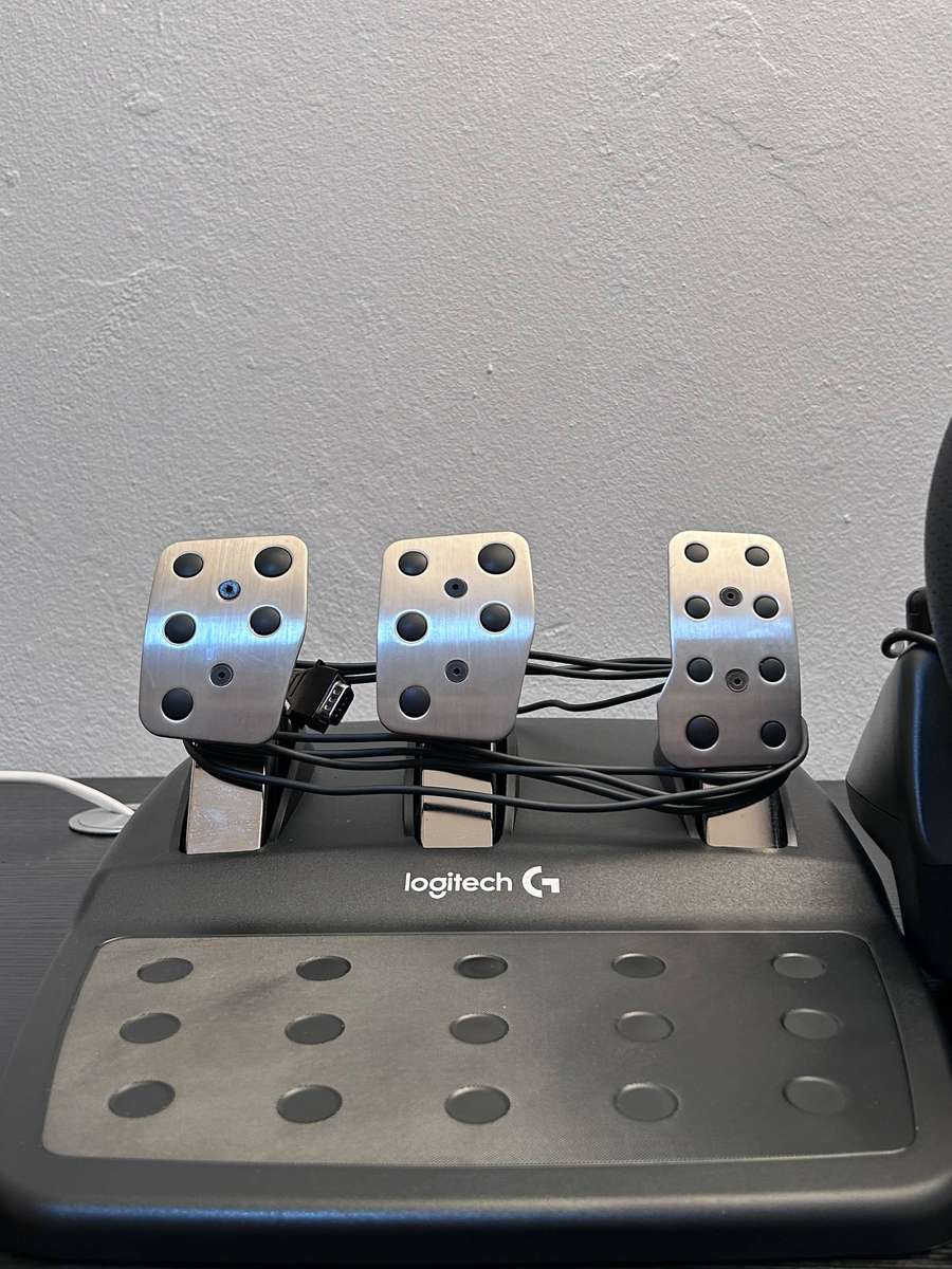 Logitech G29 Driving Force Sim Racing Wheel & Pedals Set (PS5 / PS4 / PS3 / PC)
