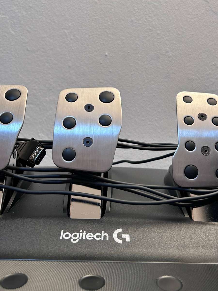 Logitech G29 Driving Force Sim Racing Wheel & Pedals Set (PS5 / PS4 / PS3 / PC)