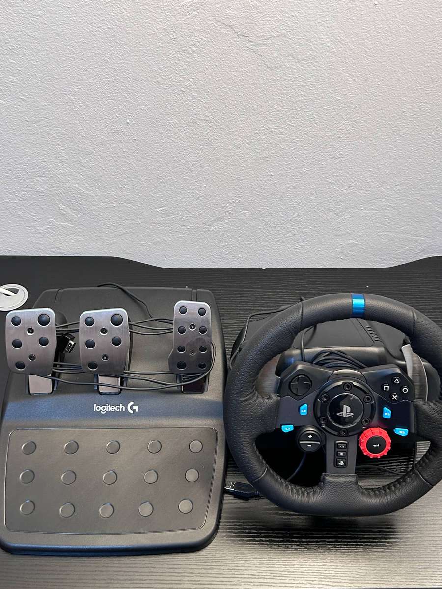 Logitech G29 Driving Force Sim Racing Wheel & Pedals Set (PS5 / PS4 / PS3 / PC)