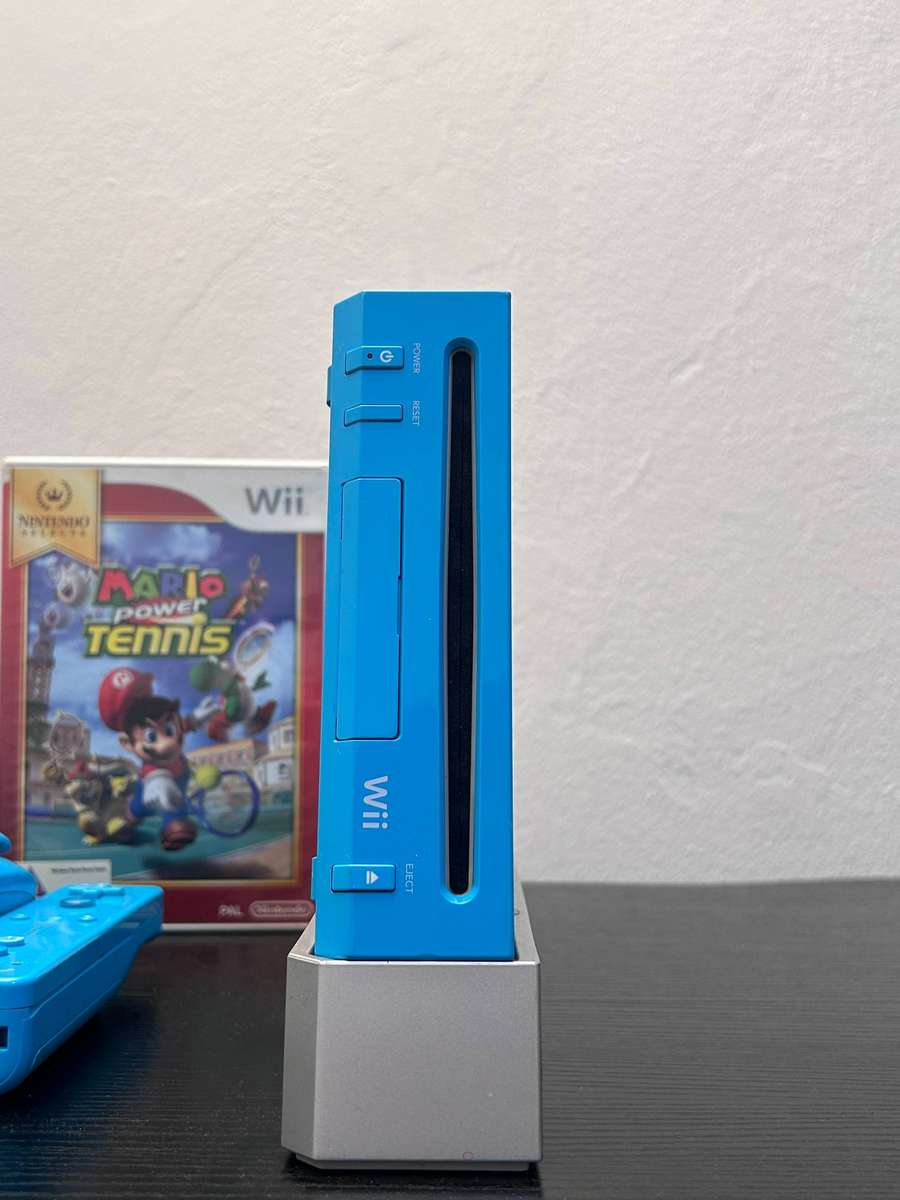 Nintendo Wii Limited Edition Console (Cyan / Blue) - Matching Remote, Nunchuk & 2x Games