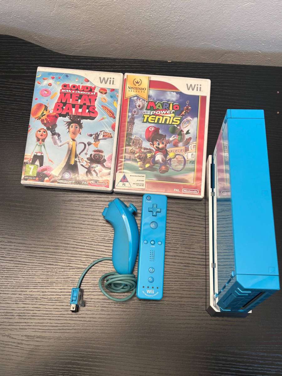 Nintendo Wii Limited Edition Console (Cyan / Blue) - Matching Remote, Nunchuk & 2x Games