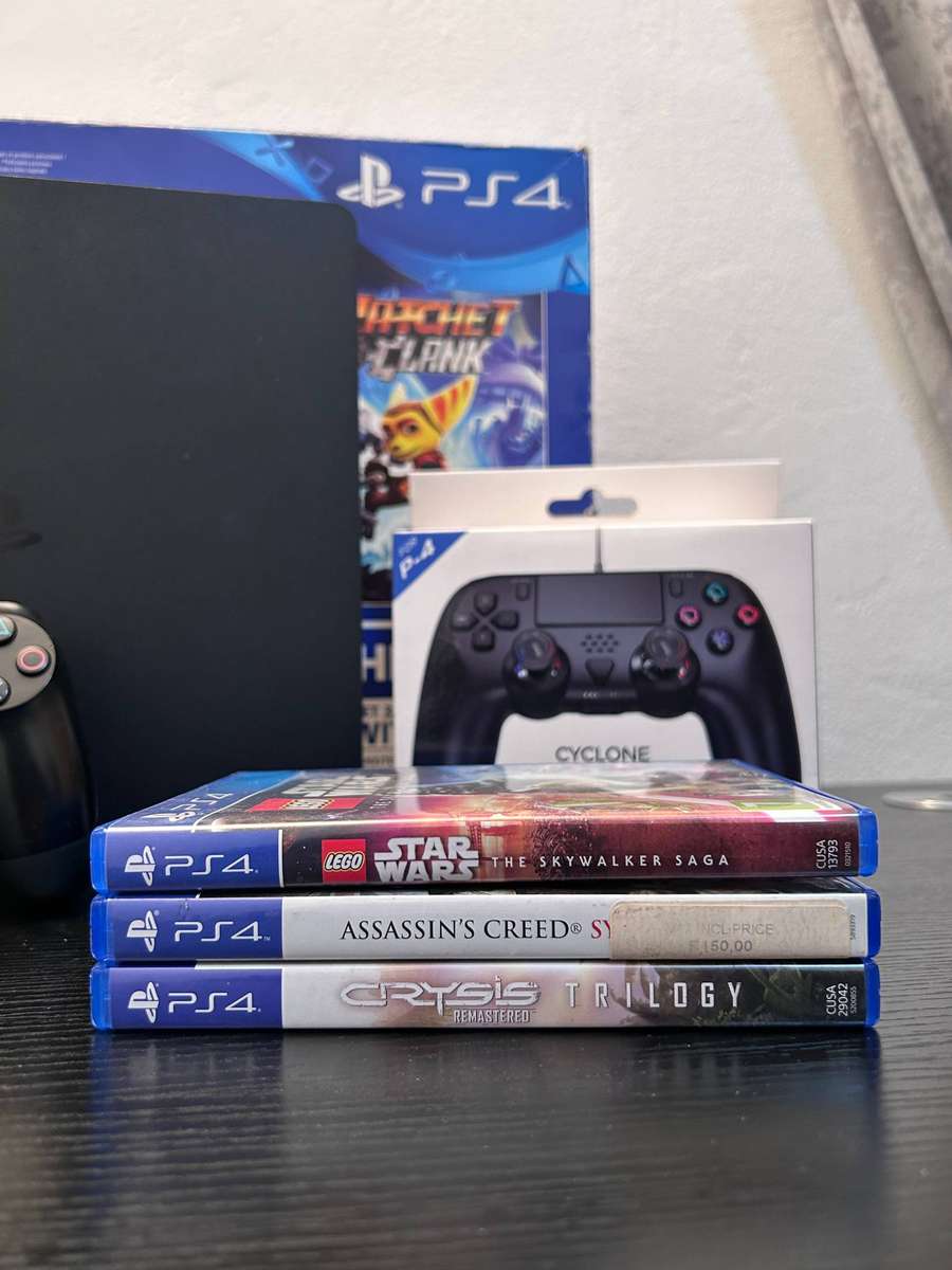 Sony PlayStation 4 Slim 500GB - Black - 2 Controllers & 3 Games - Boxed