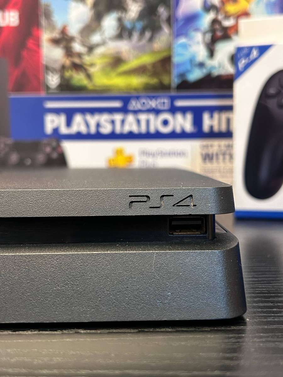 Sony PlayStation 4 Slim 500GB - Black - 2 Controllers & 3 Games - Boxed