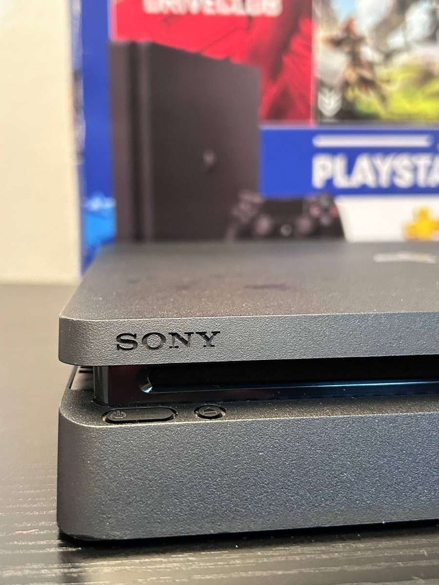 Sony PlayStation 4 Slim 500GB - Black - 2 Controllers & 3 Games - Boxed
