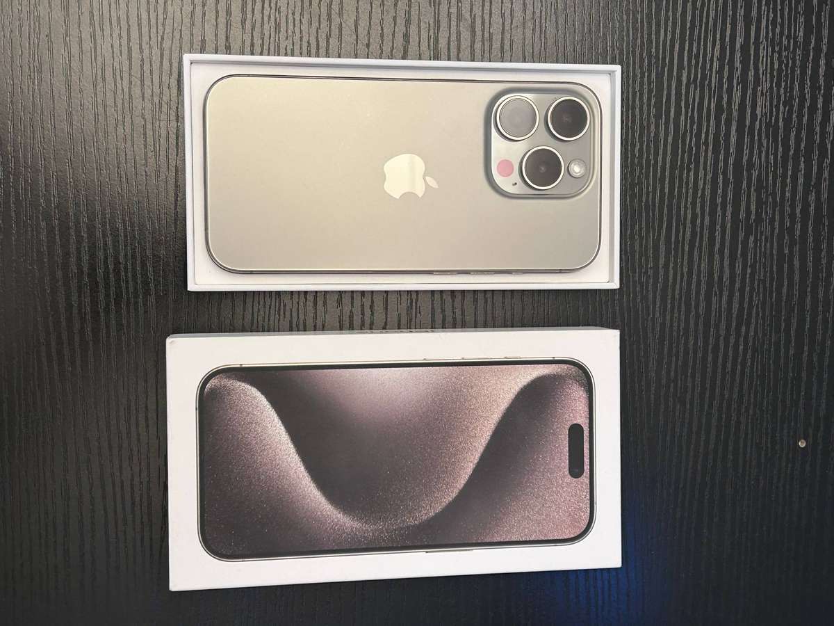 Apple iPhone 15 Pro 256GB - Natural Titanium