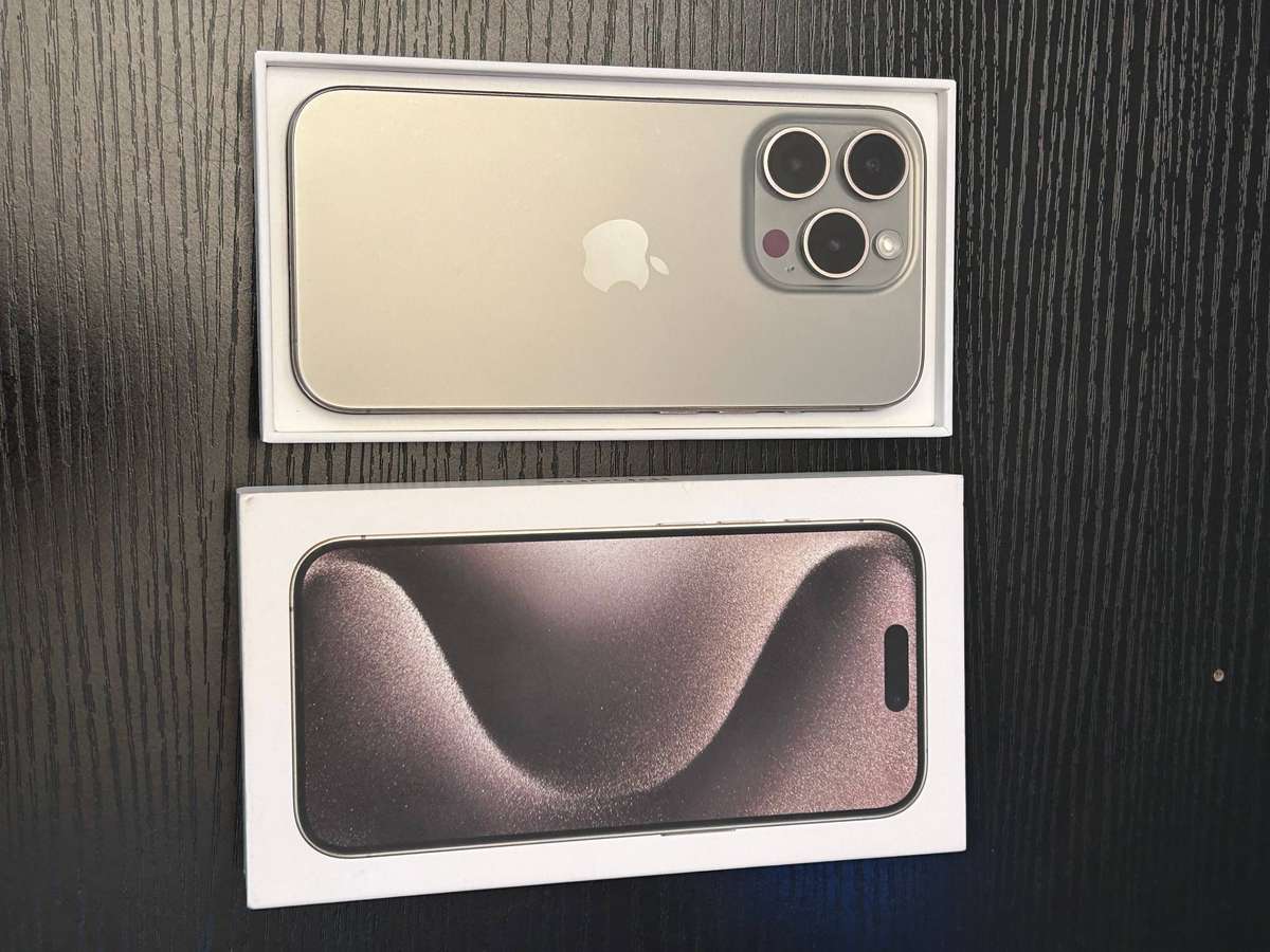 Apple iPhone 15 Pro 256GB - Natural Titanium