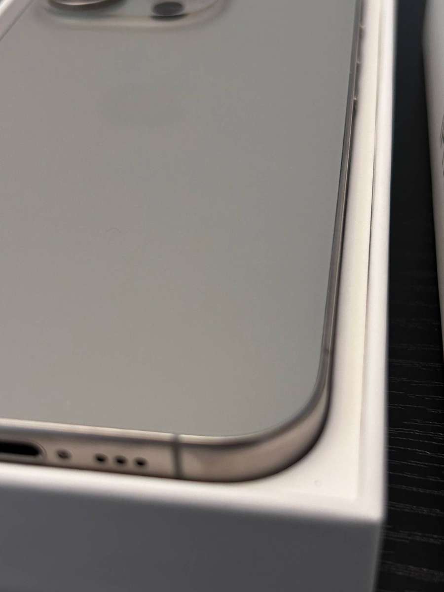 Apple iPhone 15 Pro 256GB - Natural Titanium