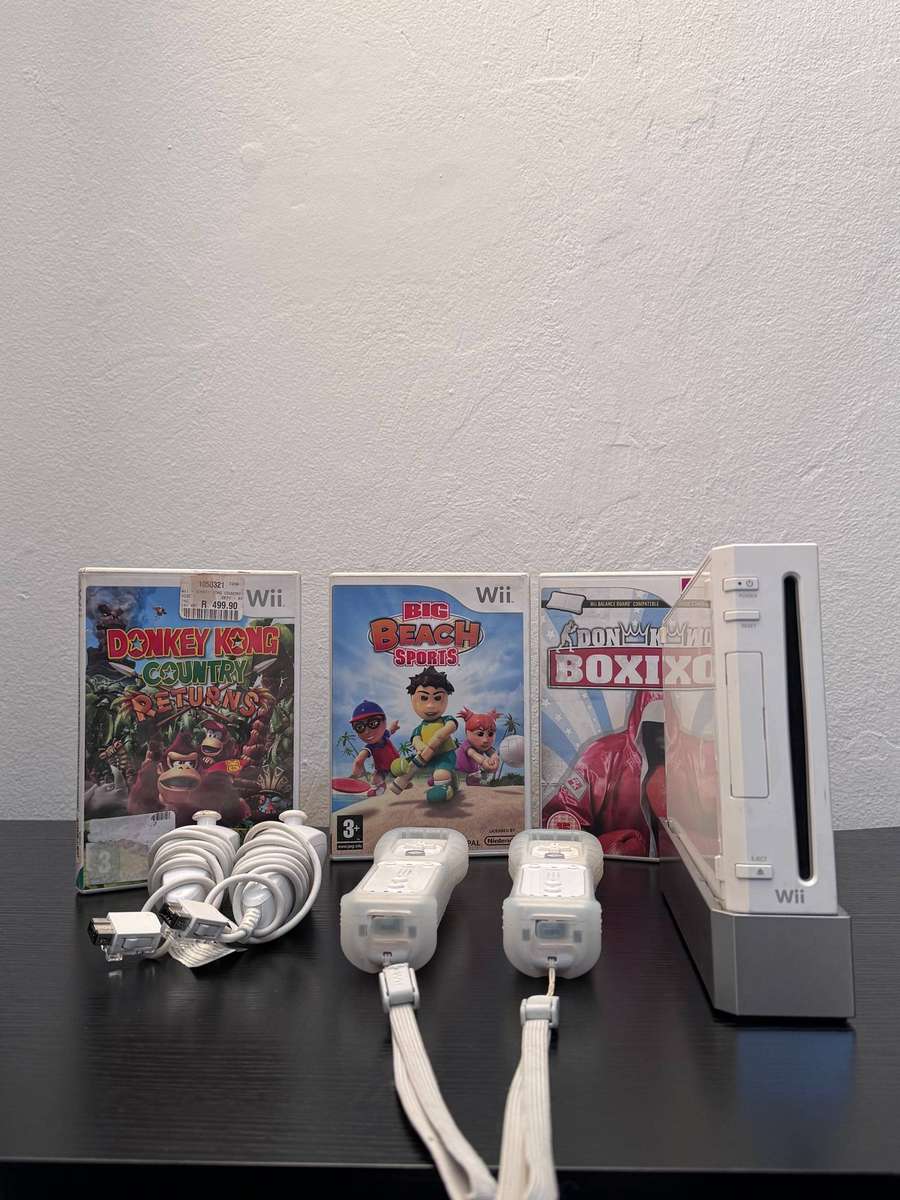 Nintendo Wii Console Bundle (White) - 2x Remotes, 2x Nunchuks & 3x Games