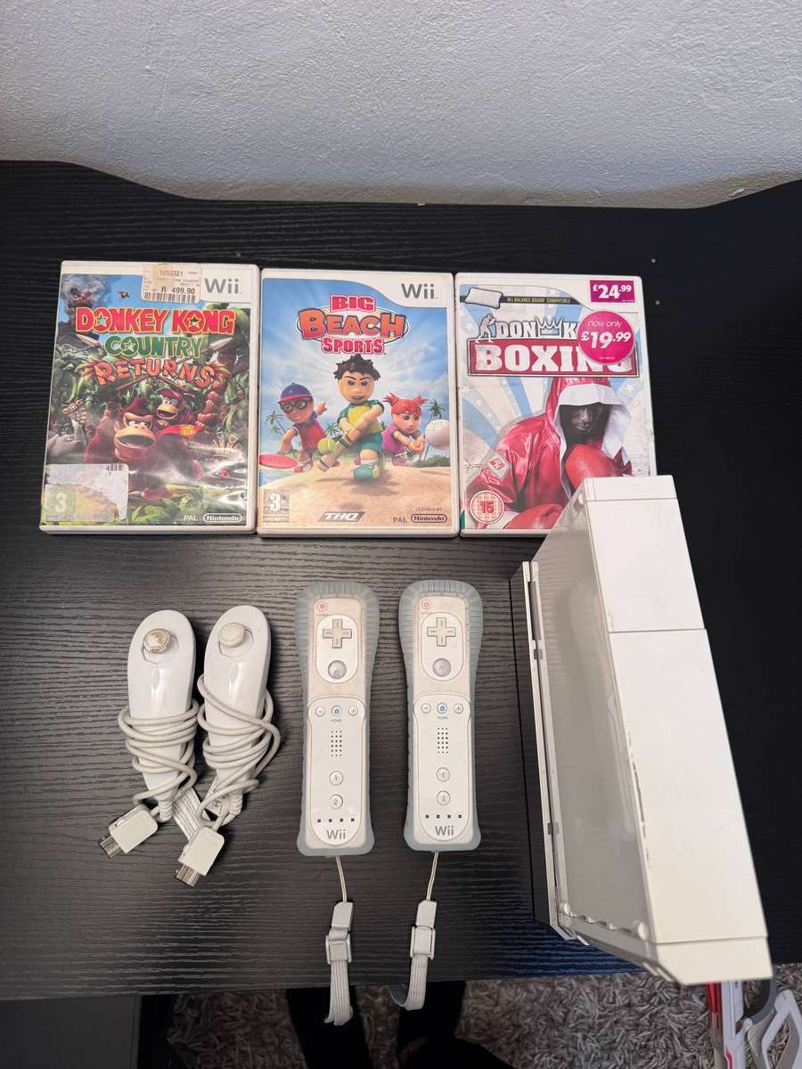Nintendo Wii Console Bundle (White) - 2x Remotes, 2x Nunchuks & 3x Games