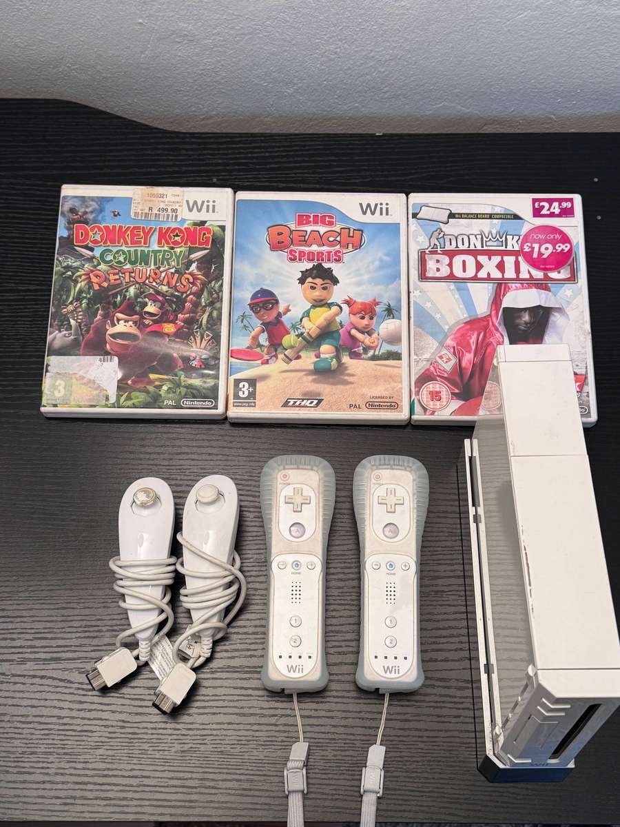 Nintendo Wii Console Bundle (White) - 2x Remotes, 2x Nunchuks & 3x Games