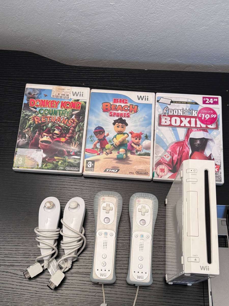 Nintendo Wii Console Bundle (White) - 2x Remotes, 2x Nunchuks & 3x Games
