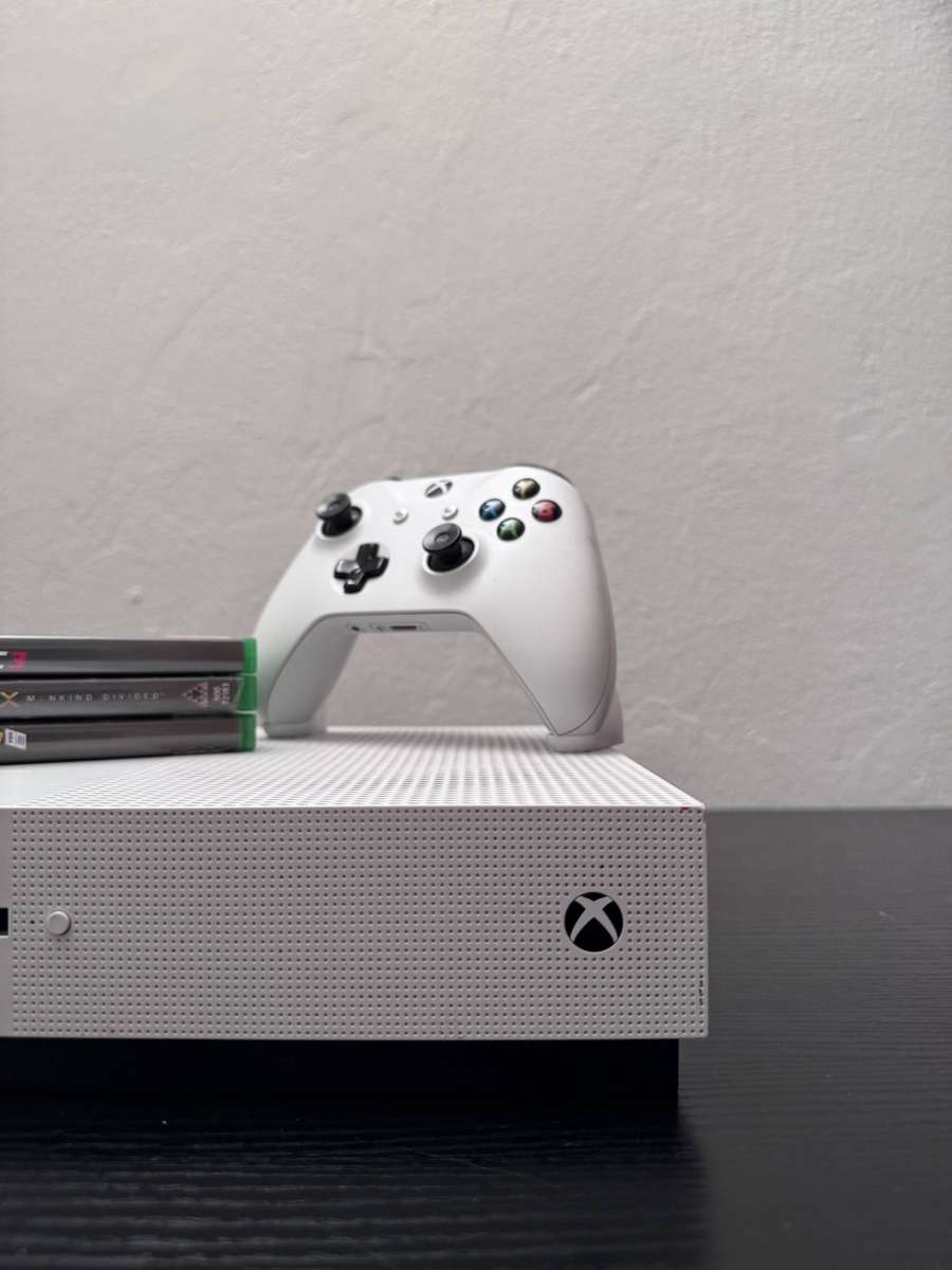 Xbox One S 1TB Console Bundle | White | Controller | 3 Games