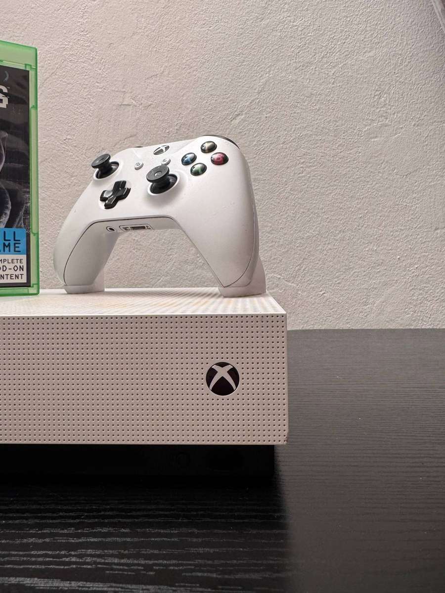Xbox One S 500GB Console Bundle | White | Controller | Watch Dogs Complete Edition