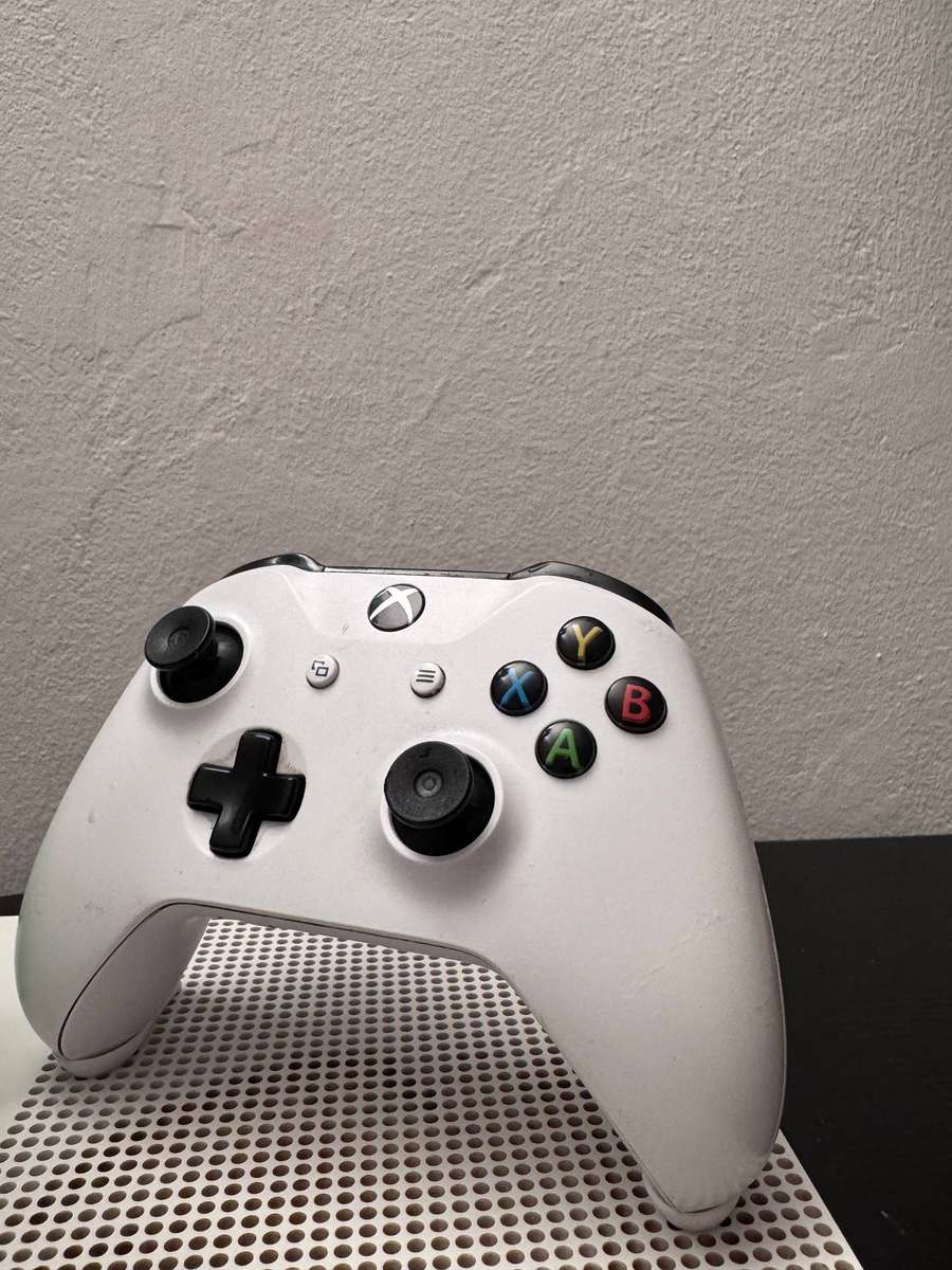 Xbox One S 500GB Console Bundle | White | Controller | Watch Dogs Complete Edition