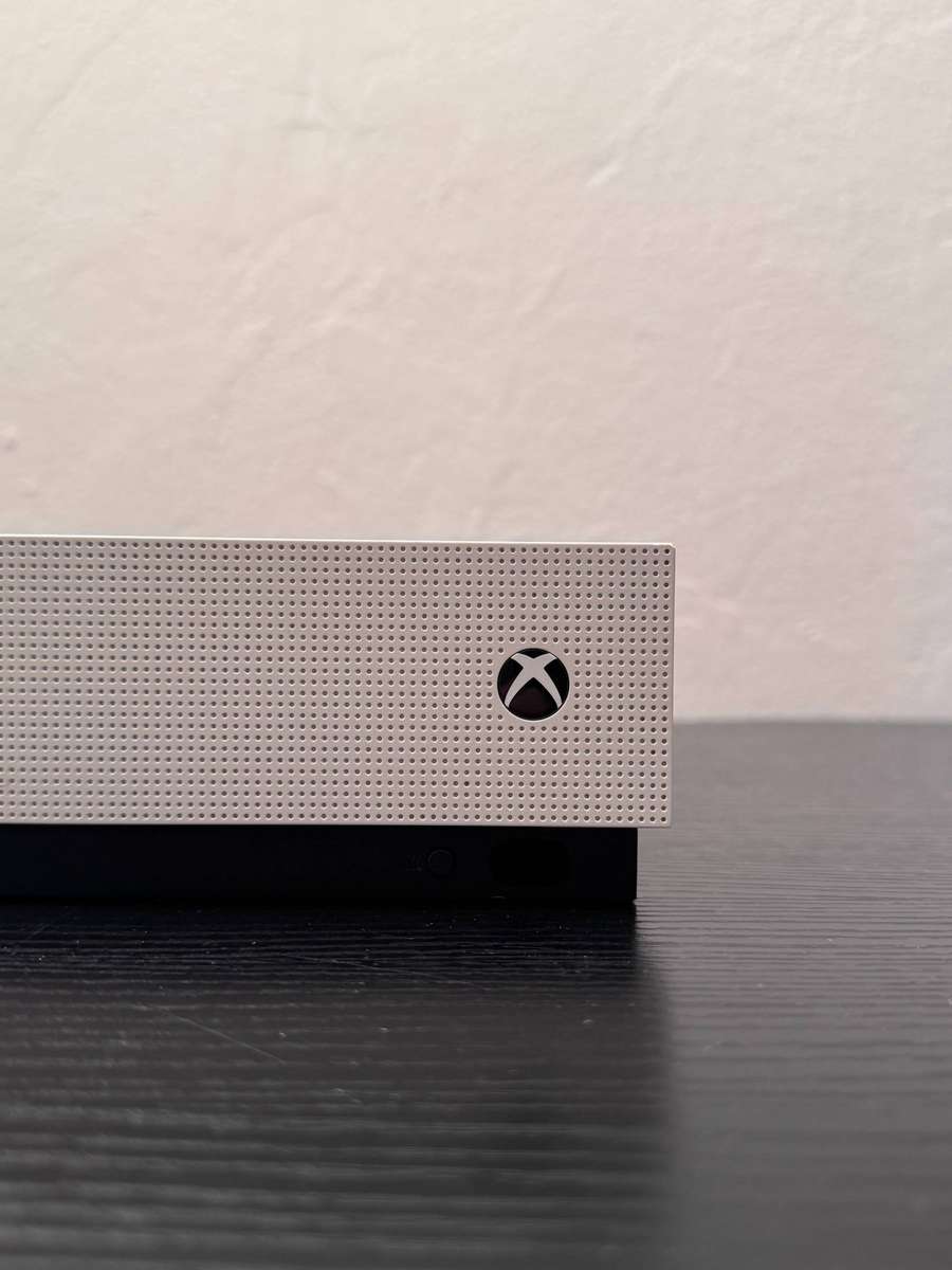 Microsoft Xbox One S 1TB Console | For Parts or Repair