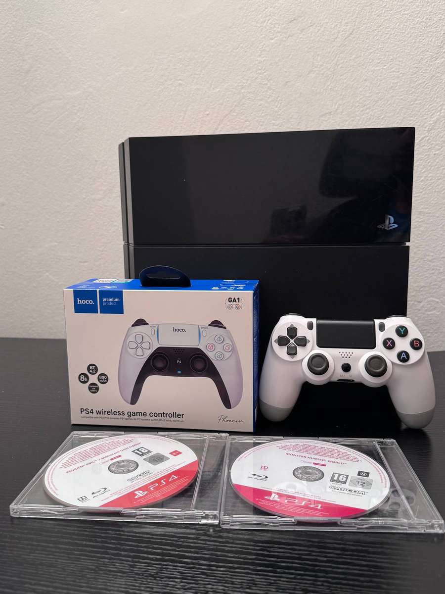 Sony PlayStation 4 500GB - Black - 2 Controllers & Resident Evil / Monster Hunter World