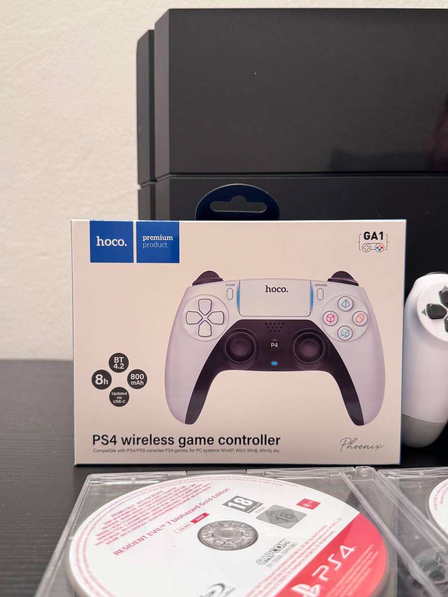 Sony PlayStation 4 500GB - Black - 2 Controllers & Resident Evil / Monster Hunter World