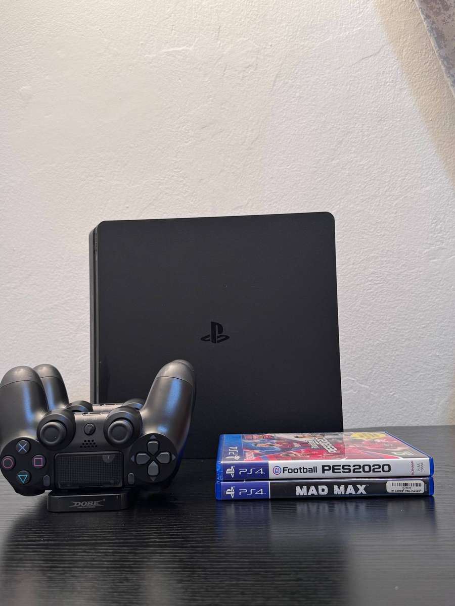 Sony PlayStation 4 Slim 500GB - Black - 2 Controllers, Dock & 2 Games