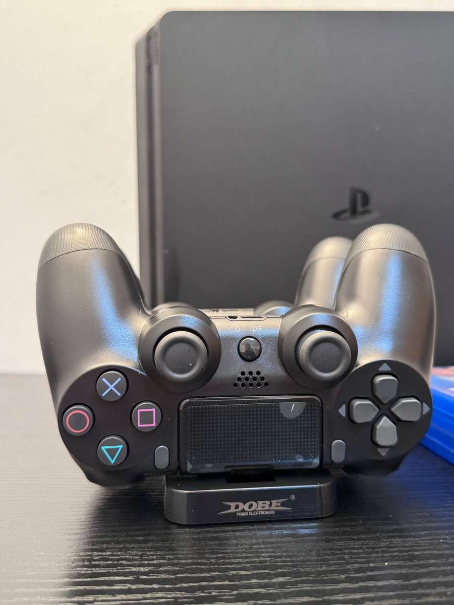 Sony PlayStation 4 Slim 500GB - Black - 2 Controllers, Dock & 2 Games