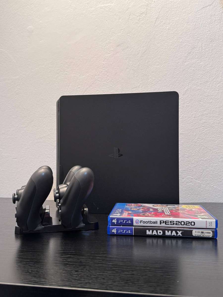 Sony PlayStation 4 Slim 500GB - Black - 2 Controllers, Dock & 2 Games