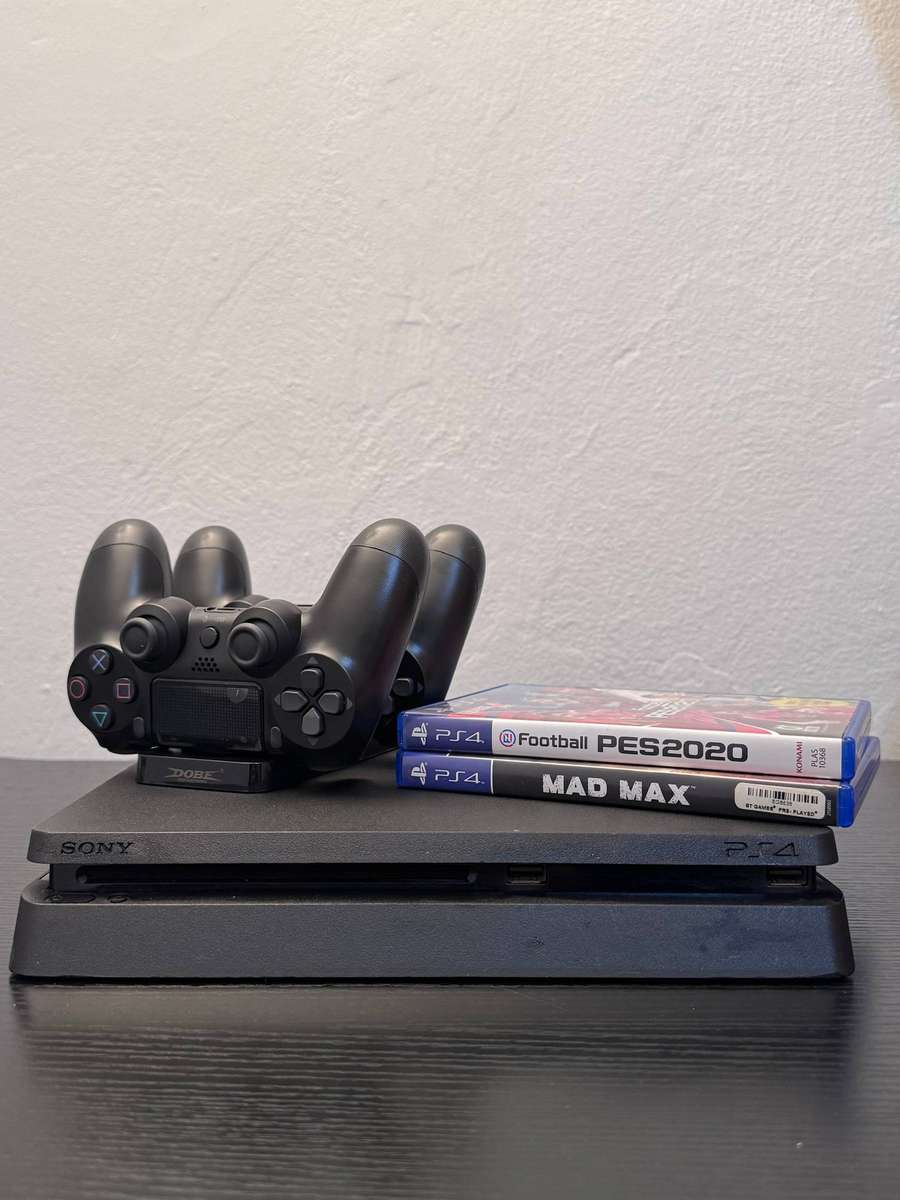 Sony PlayStation 4 Slim 500GB - Black - 2 Controllers, Dock & 2 Games
