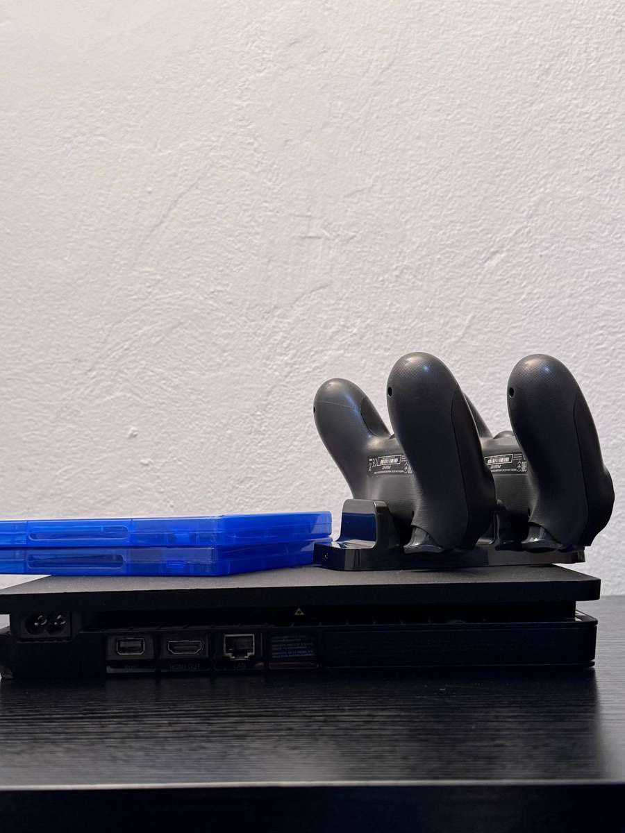 Sony PlayStation 4 Slim 500GB - Black - 2 Controllers, Dock & 2 Games