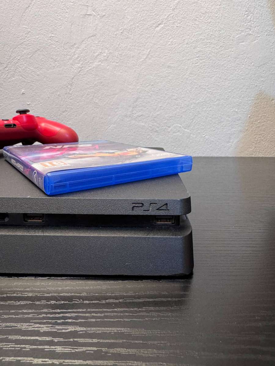 Sony PlayStation 4 Slim 500GB - Black - NFS Heat & Controller