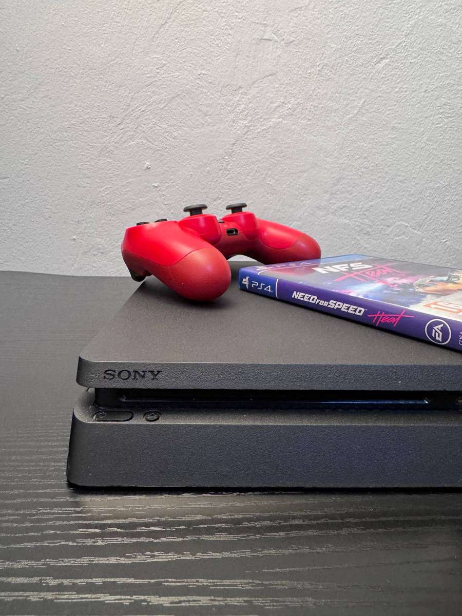 Sony PlayStation 4 Slim 500GB - Black - NFS Heat & Controller