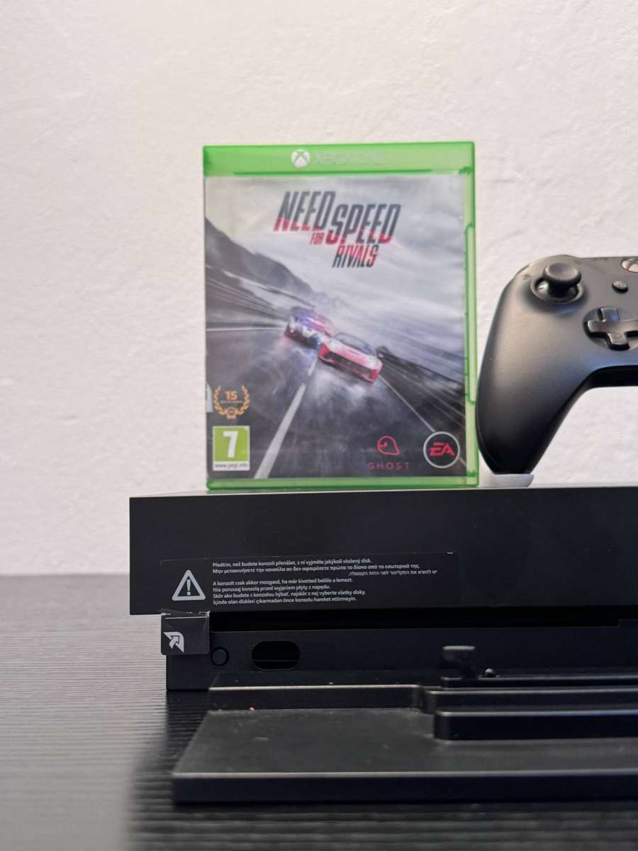 Xbox One X Console 1TB - Black - Complete Bundle