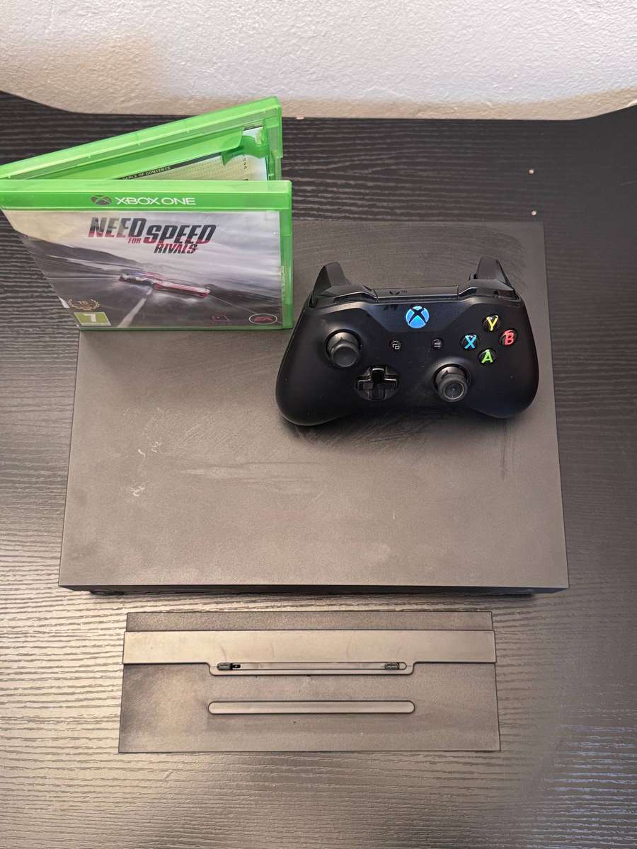 Xbox One X Console 1TB - Black - Complete Bundle