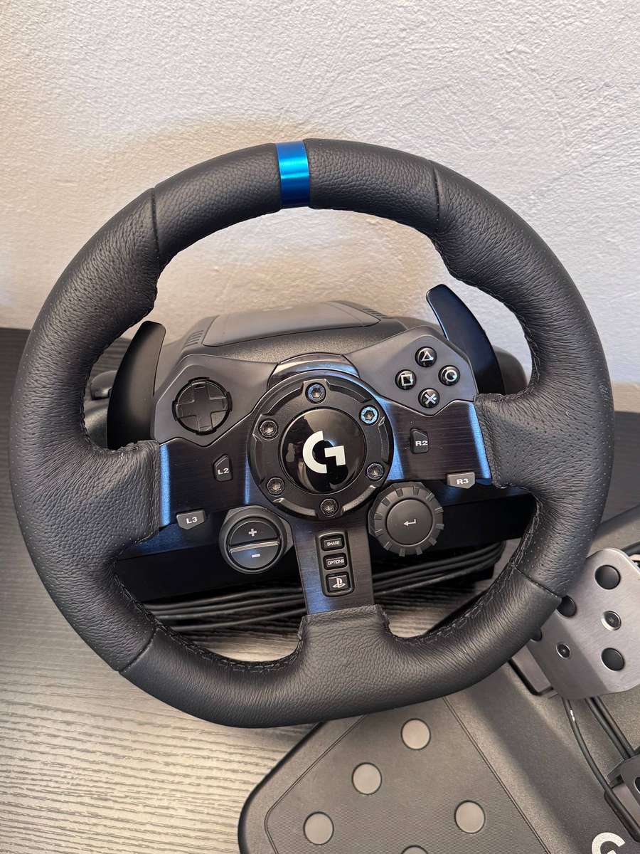 Logitech G923 TRUEFORCE Sim Racing Wheel & Pedals Set (PS5 / PS4 / PC)