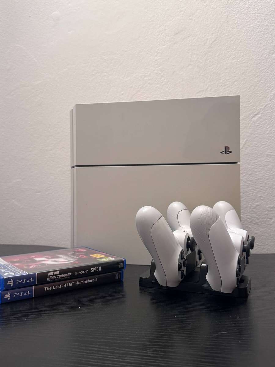 PlayStation 4 500GB Limited Edition Glacier White Bundle - 2x Controllers, Charging Dock