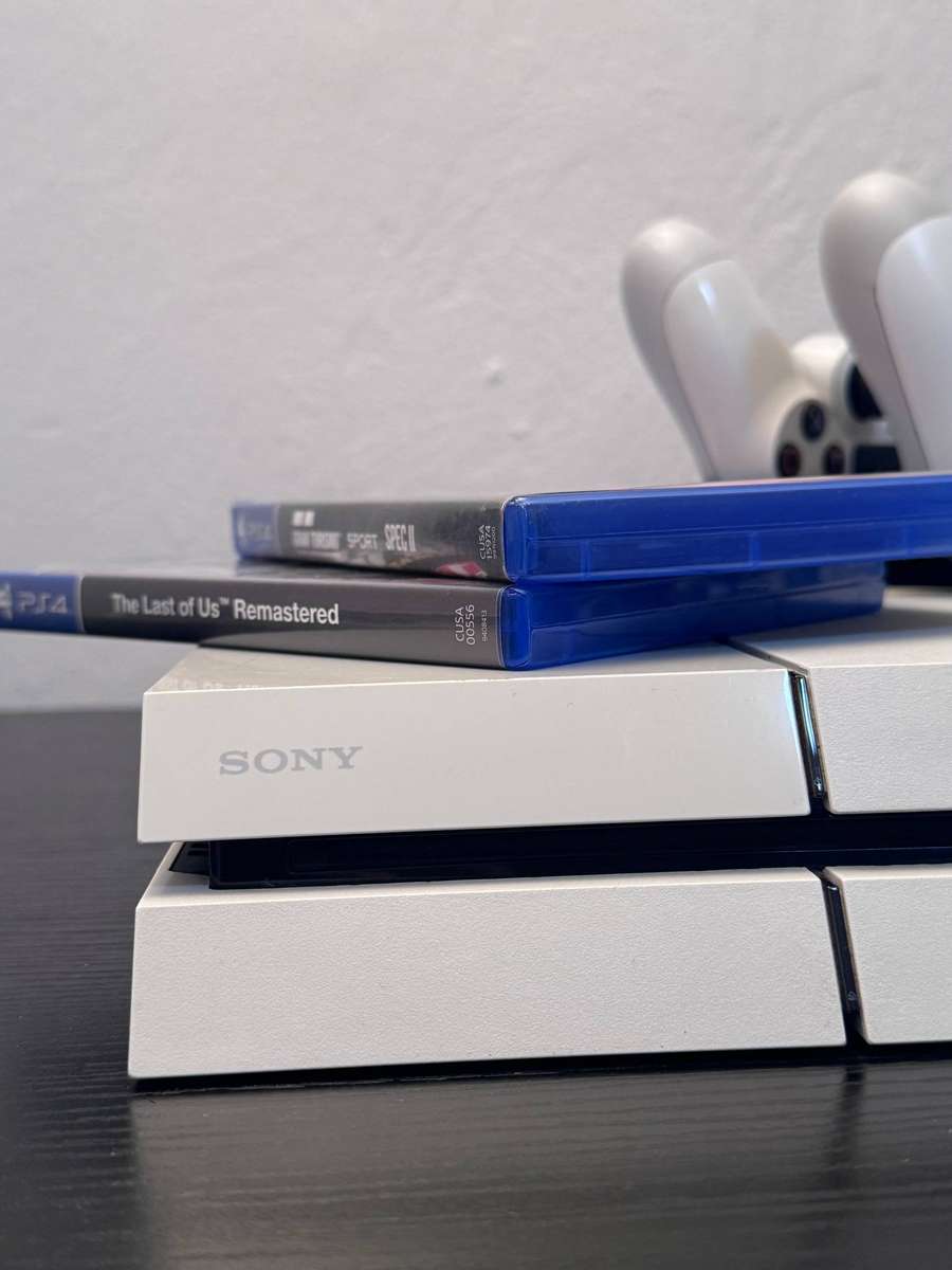 PlayStation 4 500GB Limited Edition Glacier White Bundle - 2x Controllers, Charging Dock