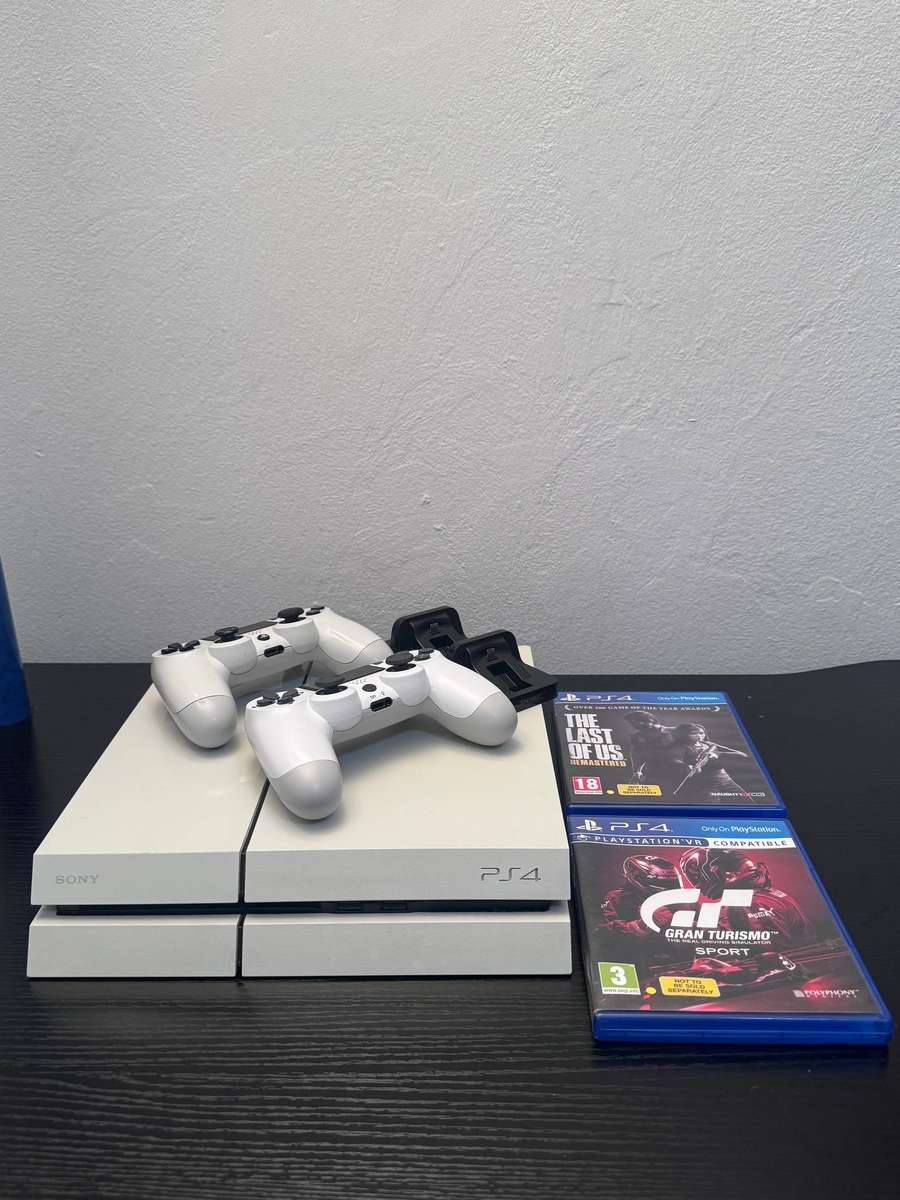 PlayStation 4 500GB Limited Edition Glacier White Bundle - 2x Controllers, Charging Dock