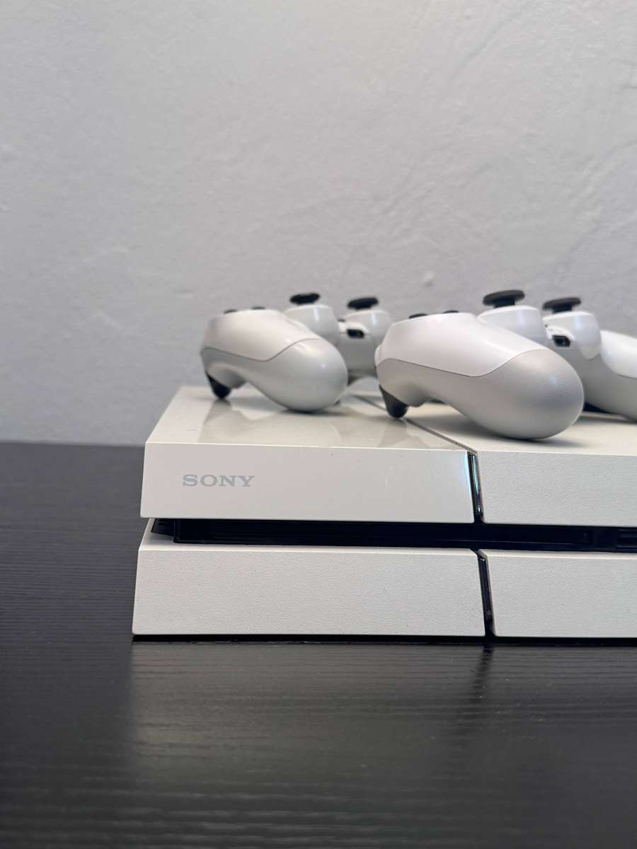 PlayStation 4 500GB Limited Edition Glacier White Bundle - 2x Controllers, Charging Dock