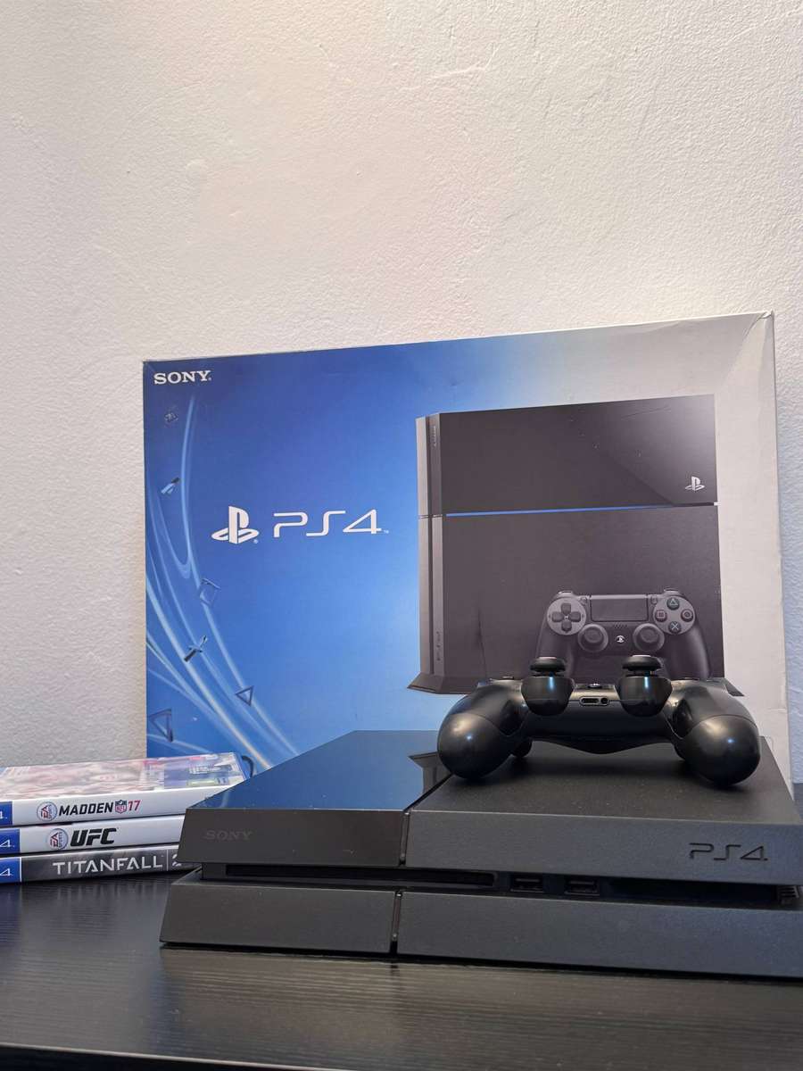 Sony PlayStation 4 Original 500GB (Jet Black) Boxed Bundle - Controller & 3x Games